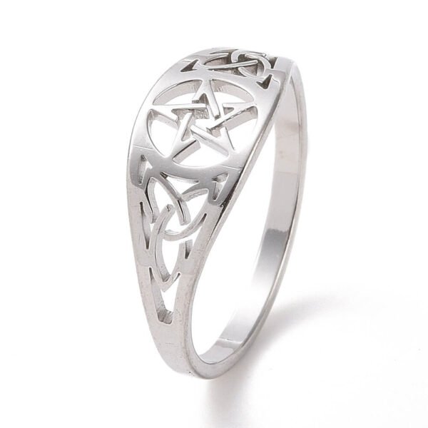 Anillo de acero con pentáculo
