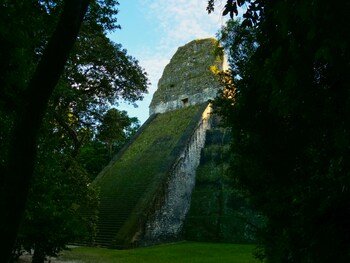 Cómo la Diosa Madre cede su importancia al culto al sol en la época precolombina.
