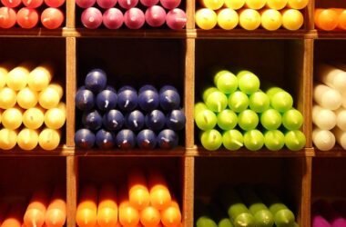 Velas de colores para vestirlas, inpiarlas y convocar energias y deseos